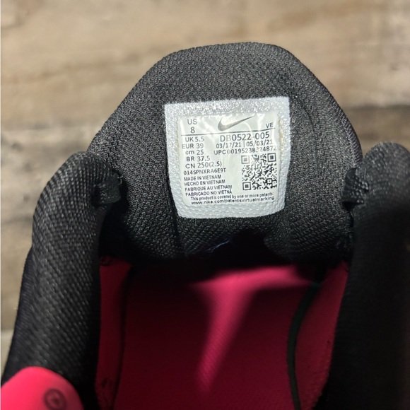 Nike Women’s Black with Pink Accent Athletic Running Shoes - Picture 8 of 9